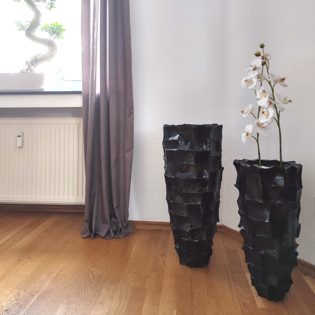 Black Shell Vase - Vertical